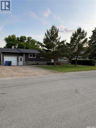 845 Prospect Avenue, Oxbow, SK - Outdoor