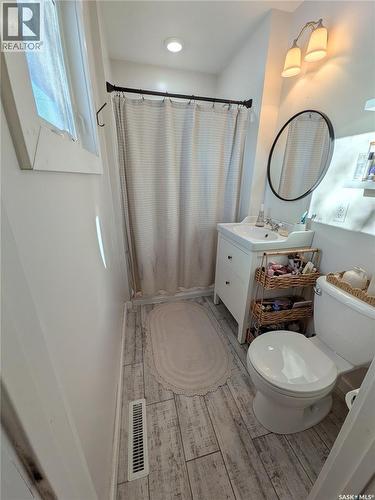 845 Prospect Avenue, Oxbow, SK - Indoor Photo Showing Bathroom