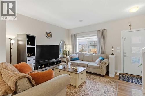 95 Sage Bluff Gate Nw, Calgary, AB - Indoor Photo Showing Living Room