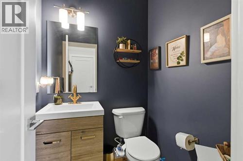 95 Sage Bluff Gate Nw, Calgary, AB - Indoor Photo Showing Bathroom