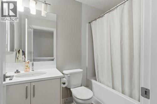 95 Sage Bluff Gate Nw, Calgary, AB - Indoor Photo Showing Bathroom