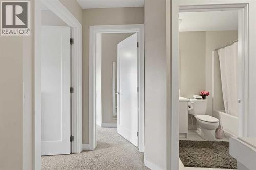 95 Sage Bluff Gate Nw, Calgary, AB - Indoor Photo Showing Bathroom