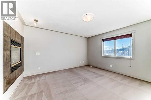 1156 Sherwood Boulevard Nw, Calgary, AB - Indoor Photo Showing Other Room