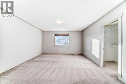 1156 Sherwood Boulevard Nw, Calgary, AB - Indoor Photo Showing Other Room