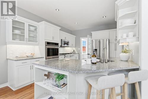 199 Samac Court, Oshawa (Samac), ON - Indoor Photo Showing Kitchen With Upgraded Kitchen