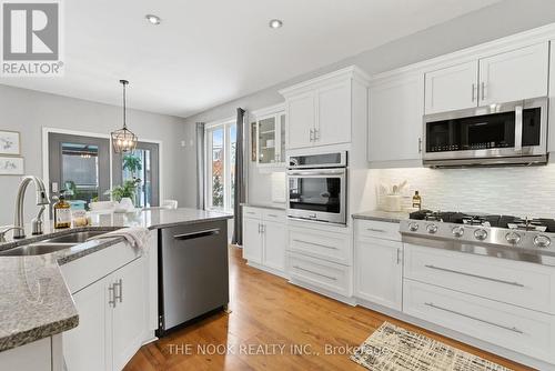 199 Samac Court, Oshawa (Samac), ON - Indoor Photo Showing Kitchen With Double Sink With Upgraded Kitchen