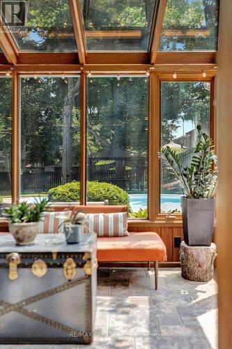 Vibrant space, wood accents. - 22 Forest Hill Crescent, Belleville (Belleville Ward), ON - Indoor