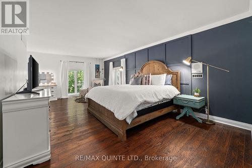 Primary suite spans over 400 sq. ft. - 22 Forest Hill Crescent, Belleville (Belleville Ward), ON - Indoor Photo Showing Bedroom