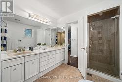 6-piece ensuite bathroom. - 
