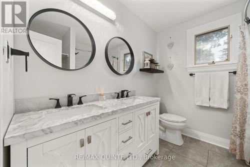 5-piece main bathroom. - 22 Forest Hill Crescent, Belleville (Belleville Ward), ON - Indoor Photo Showing Bathroom