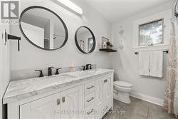 5-piece main bathroom. - 