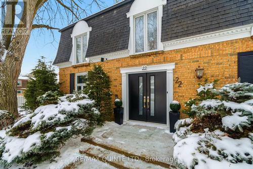 Modern touches on the facade. - 22 Forest Hill Crescent, Belleville (Belleville Ward), ON - Outdoor