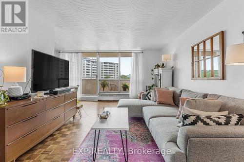 509 - 15 Towering Heights Boulevard, St. Catharines (Glendale/Glenridge), ON - Indoor Photo Showing Living Room