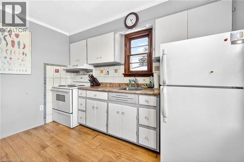 212 Troy Street, Mississauga, ON - Indoor Photo Showing Kitchen