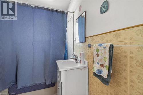 212 Troy Street, Mississauga, ON - Indoor Photo Showing Bathroom