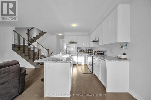 32 Camino Real Drive, Caledon, ON - Indoor Photo Showing Kitchen With Upgraded Kitchen