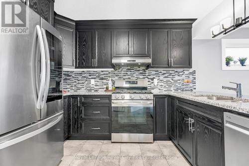 181 Halls Drive, Centre Wellington (Elora/Salem), ON - Indoor Photo Showing Kitchen With Upgraded Kitchen