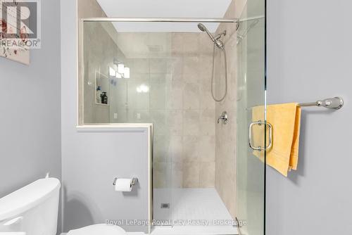 181 Halls Drive, Centre Wellington (Elora/Salem), ON - Indoor Photo Showing Bathroom