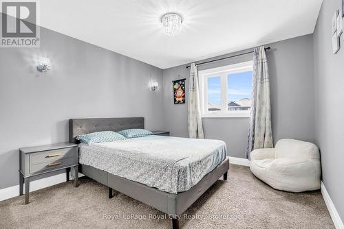 181 Halls Drive, Centre Wellington (Elora/Salem), ON - Indoor Photo Showing Bedroom