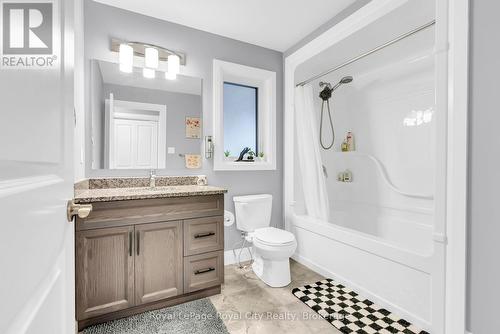 181 Halls Drive, Centre Wellington (Elora/Salem), ON - Indoor Photo Showing Bathroom