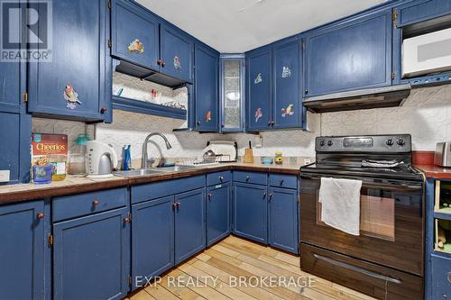 212 Rideau Street, Kingston (East Of Sir John A. Blvd), ON - Indoor Photo Showing Kitchen With Double Sink