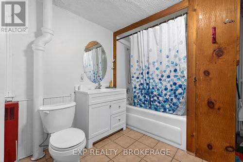 212 Rideau Street, Kingston (East Of Sir John A. Blvd), ON - Indoor Photo Showing Bathroom