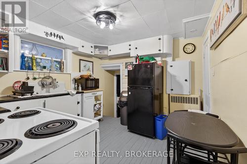 212 Rideau Street, Kingston (East Of Sir John A. Blvd), ON - Indoor Photo Showing Kitchen