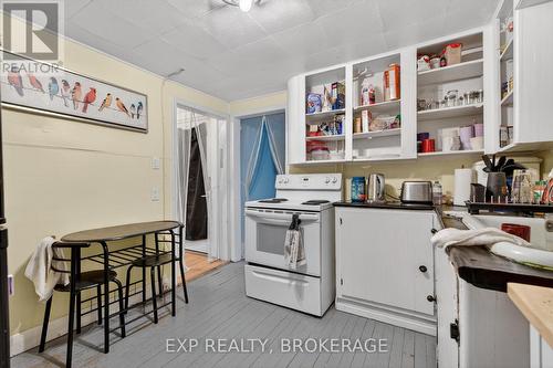 212 Rideau Street, Kingston (East Of Sir John A. Blvd), ON - Indoor Photo Showing Kitchen