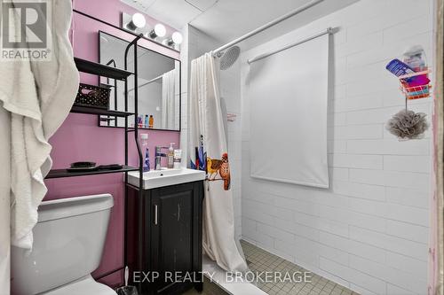 212 Rideau Street, Kingston (East Of Sir John A. Blvd), ON - Indoor Photo Showing Bathroom