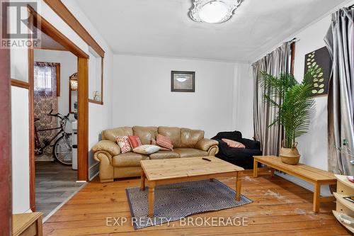 212 Rideau Street, Kingston (East Of Sir John A. Blvd), ON - Indoor Photo Showing Living Room