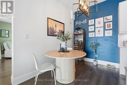 406 - 4140 Foxwood Drive, Burlington (Tansley), ON - Indoor Photo Showing Dining Room