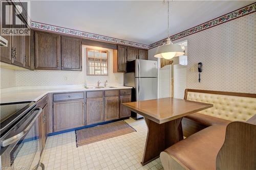 493 Beechwood Drive Unit# 4, Waterloo, ON - Indoor Photo Showing Kitchen