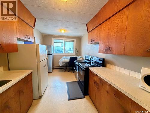 8 2620 5Th Avenue N, Regina, SK - Indoor Photo Showing Kitchen