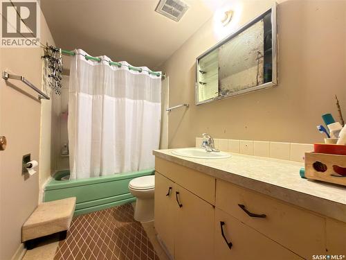 8 2620 5Th Avenue N, Regina, SK - Indoor Photo Showing Bathroom