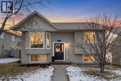 6 Easterbrook Place SE  Airdrie, AB T4B 2H2