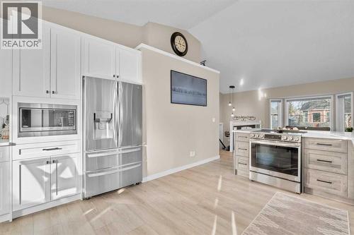 6 Easterbrook Place Se, Airdrie, AB - Indoor Photo Showing Kitchen