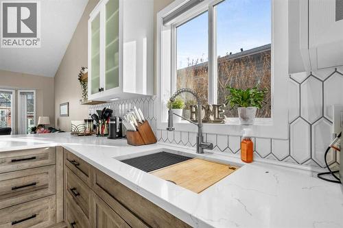 6 Easterbrook Place Se, Airdrie, AB - Indoor Photo Showing Kitchen