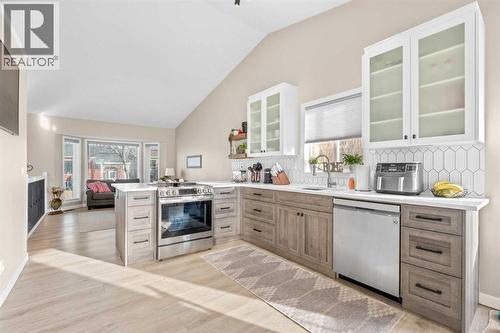 6 Easterbrook Place Se, Airdrie, AB - Indoor Photo Showing Kitchen