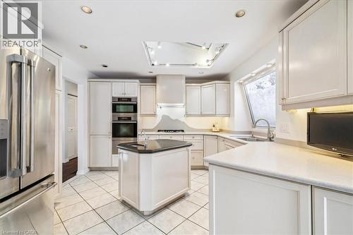 25 Bannisdale Way, Hamilton, ON - Indoor Photo Showing Kitchen With Double Sink