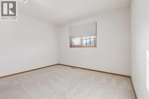 124 Edgebrook Road Nw, Calgary, AB - Indoor Photo Showing Other Room