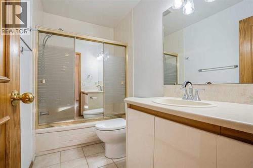 124 Edgebrook Road Nw, Calgary, AB - Indoor Photo Showing Bathroom