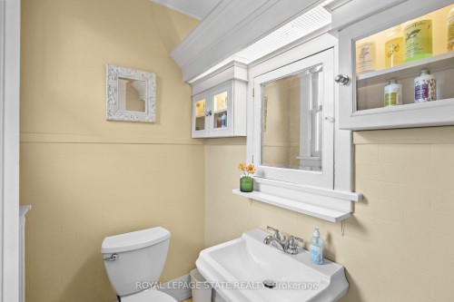 247 Macnab Street S, Hamilton, ON - Indoor Photo Showing Bathroom