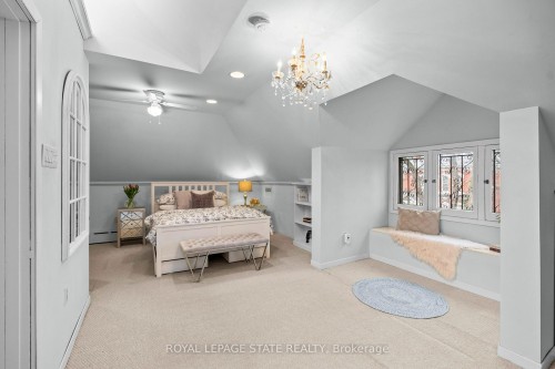 247 Macnab Street S, Hamilton, ON - Indoor Photo Showing Bedroom