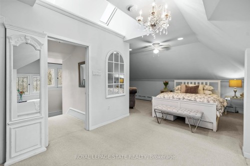 247 Macnab Street S, Hamilton, ON - Indoor Photo Showing Bedroom