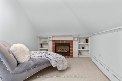 247 Macnab Street S, Hamilton, ON - Indoor Photo Showing Bedroom