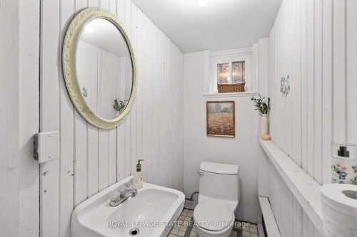 247 Macnab Street S, Hamilton, ON - Indoor Photo Showing Bathroom