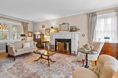 247 Macnab Street S, Hamilton, ON - Indoor Photo Showing Living Room With Fireplace