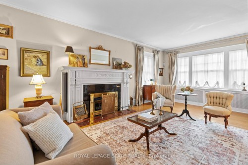 247 Macnab Street S, Hamilton, ON - Indoor Photo Showing Living Room With Fireplace