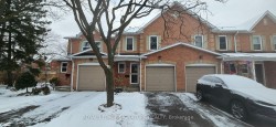 15-1039 Cedarglen Gate  Mississauga, ON L5C 3A7