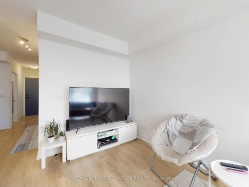 602-2033 Kennedy Road, Toronto, ON - Indoor Photo Showing Living Room